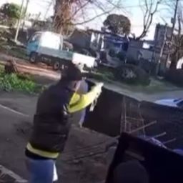Un video muestra el momento exacto en el que el policía disparó y mató a dos hinchas de Nacional en Toledo